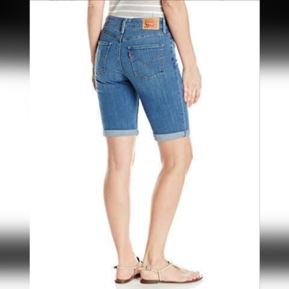 Levi's Bermuda shorts, medium‎ blue wash denim,stretchy, 26
